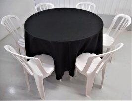 KIT MESA MDF 6 LUGARES REDONDA 1,20 Ø + 6 CADEIRAS BISTRÔ DE PLÁSTICO - BRANCA + TOALHA PRETA 2,40 Ø