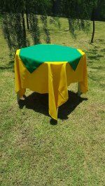 Toalha de Mesa Oxford - Amarela Bandeira - 1,50 x 1,50 + Cobre Mancha Verde Bandeira 0,75 x 0,75