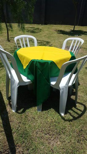 Kit Mesa Quadrada com 4 Cadeiras + Toalha Verde + Cobre Mancha Amarelo