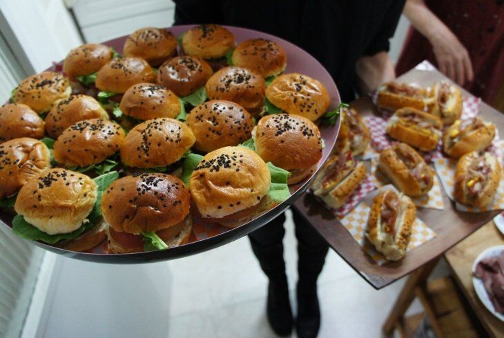 Passo a passo: locação de petisqueiras para servir aperitivos em festas e eventos