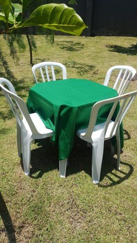 Kit Mesa Quadrada com 4 Cadeiras + Toalha Verde