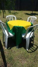 Kit Mesa Quadrada com 4 Cadeiras + Toalha Verde + Cobre Mancha Amarelo