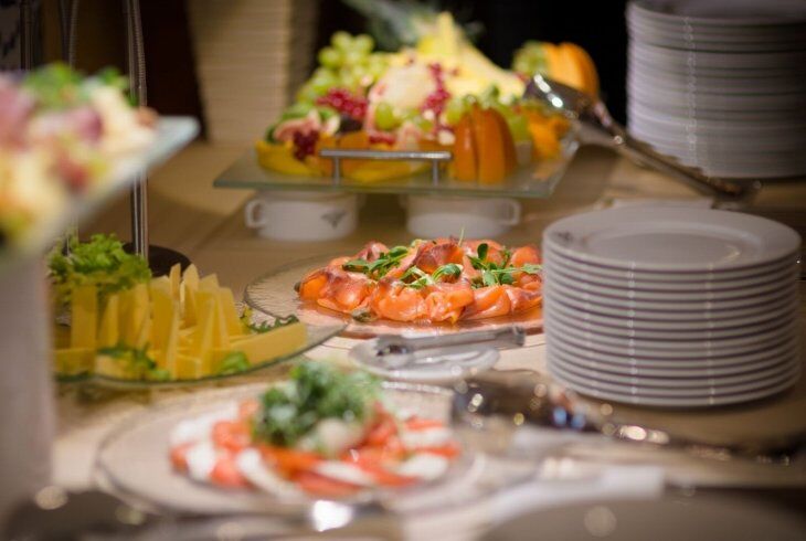 6 segredos insiders para locação de mesas de buffet