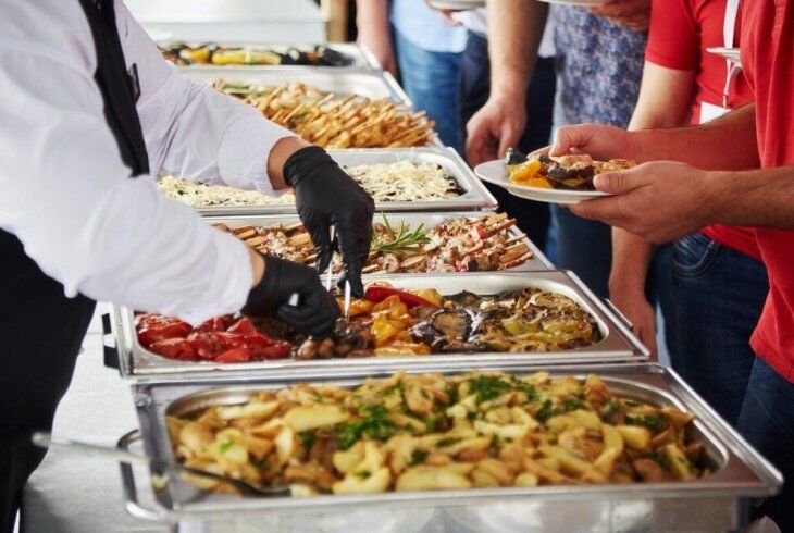 Alugue petisqueiras com a Total Eventos e sirva aperitivos com praticidade e boa apresentação