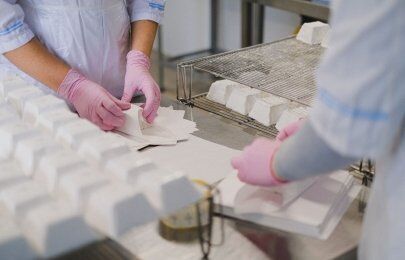 Análise comparativa e estratégica sobre locação de caixa térmica