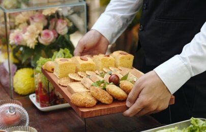 Alugue bandejas com a Total Eventos e valorize a apresentação de alimentos na sua festa Alugue bandejas com a Total Eventos e valorize a apresentação de alimentos na sua festa