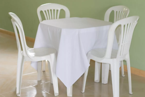 Kit Mesa Quadrada com 4 Cadeiras + Toalha Branca