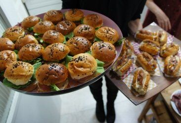Passo a passo: locação de petisqueiras para servir aperitivos em festas e eventos